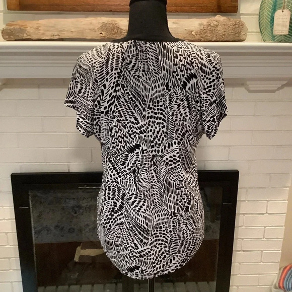 #21 Ellen Tracy Abstract Short Sleeve Blouse Size Small - Picture 8 of 10